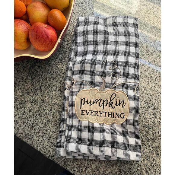 100% Cotton Black & White Check Hand Towels with Embroidered Pumpkins NWT - Picture 1 of 5